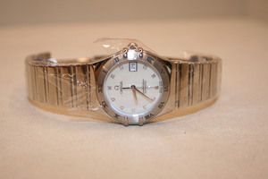 OMEGA  Constellation 11P DIA WG pearl