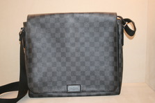 Louis Vuitton Damier Graphite District mm