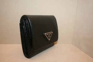 PRADA  SAPIANO 3-rung Wallet